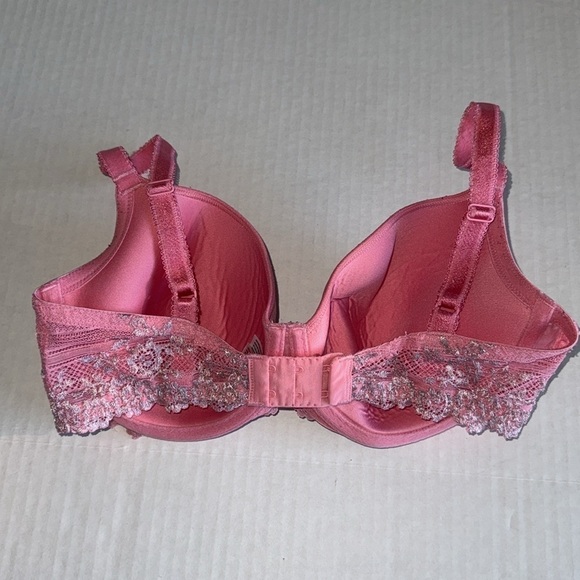 Wacoal Embrace Lace Trim Underwire Bra - Picture 2 of 3